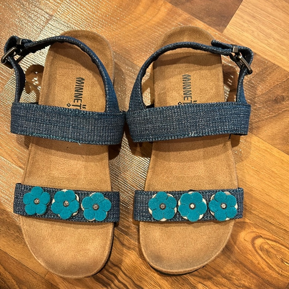 Girls Minnetonka sandals NWOT size‎ 13